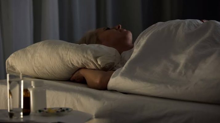 Teror 'Digital Sleep Paralysis': Ketika Gangguan Tidur Akibat Overload Notifikasi AI Bikin Warga Jakarta Terjebak dalam Halusinasi Layar Virtual Sepanjang Oktober 2026